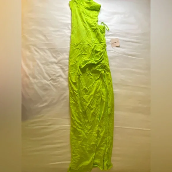 Janet Slit Midi Dress in Lime
superdown - Picture 3 of 6